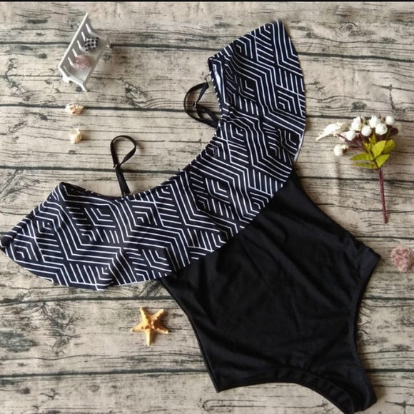 JUST IN! Geometric off shoulder one piece - Picture 4 of 7